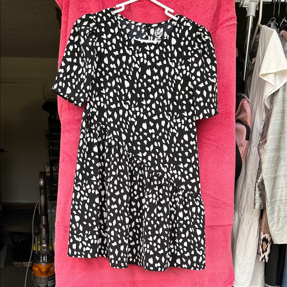 Black and White Printed Short Sleeve Tiered Tunic Top